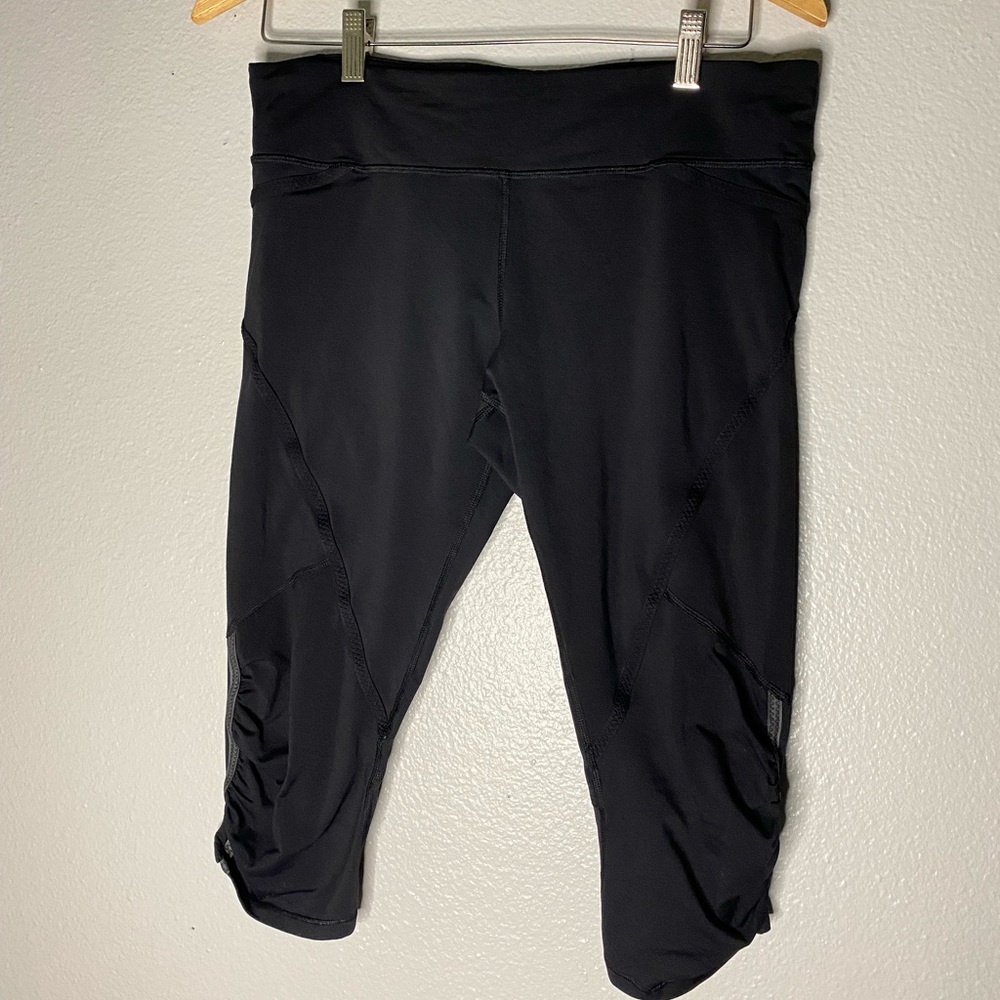 Lululemon Size 10 Cropped Scrunch Sides  Leggings
